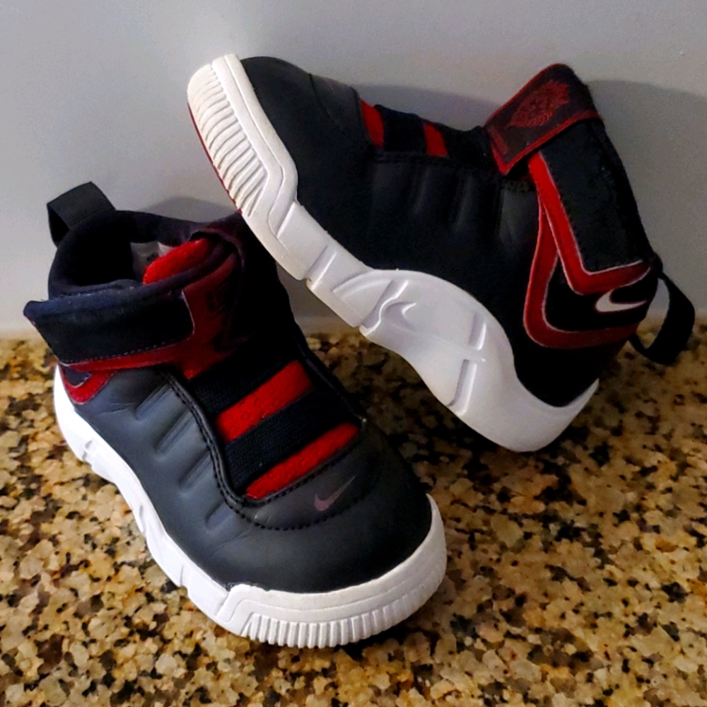Nike Lebron James LB4